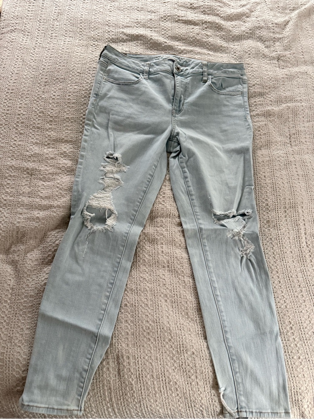 American Eagle Outfitters Light Gray Distressed Skinny Jeans